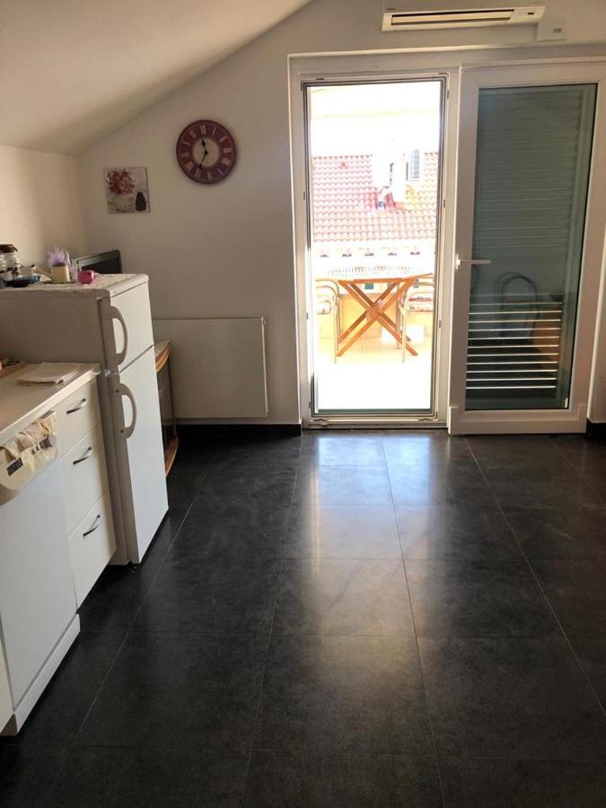 Apartments Villa Lili Lovetovo โวดีเซ ภายนอก รูปภาพ