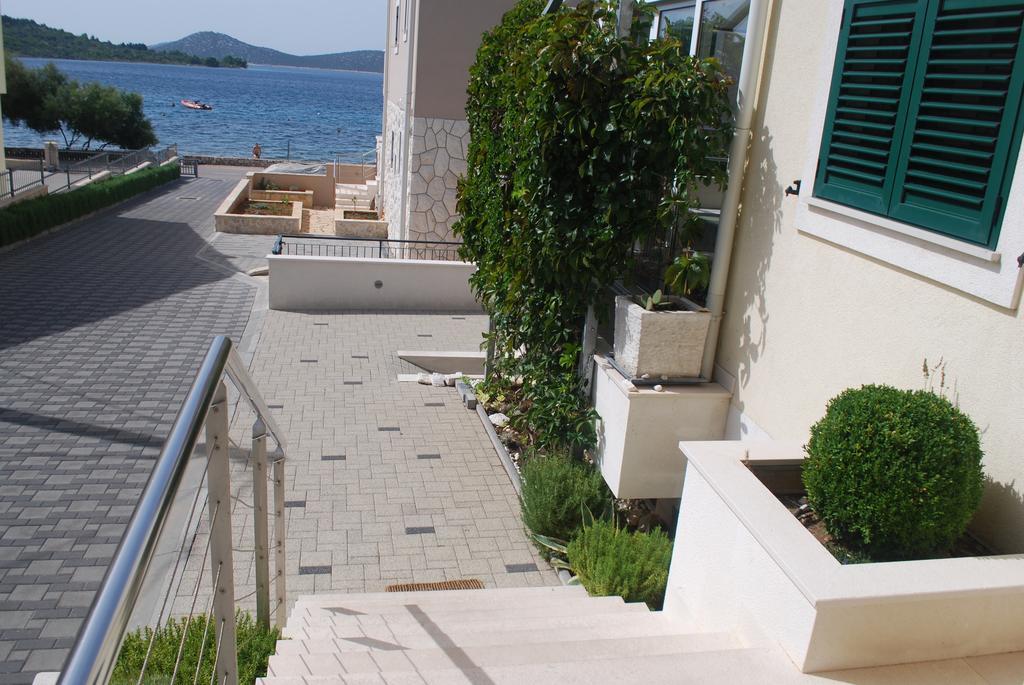 Apartments Villa Lili Lovetovo โวดีเซ ภายนอก รูปภาพ