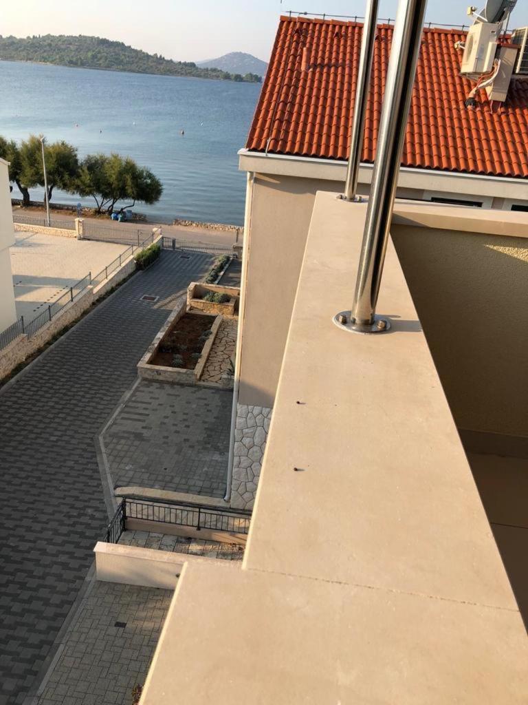 Apartments Villa Lili Lovetovo โวดีเซ ภายนอก รูปภาพ